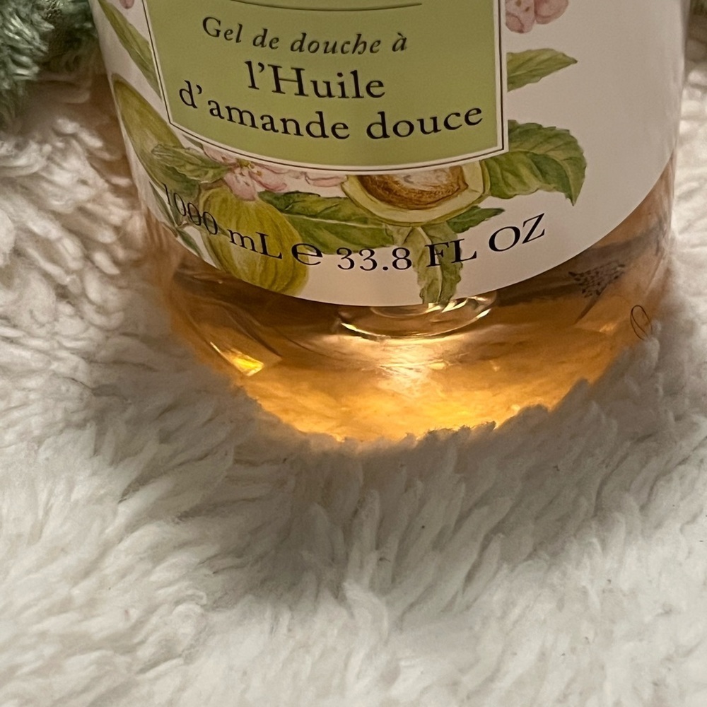 Crabtree & Evelyn Sweet Almond Oil Body Wash - Cream and Gold - Picture 7 of 7